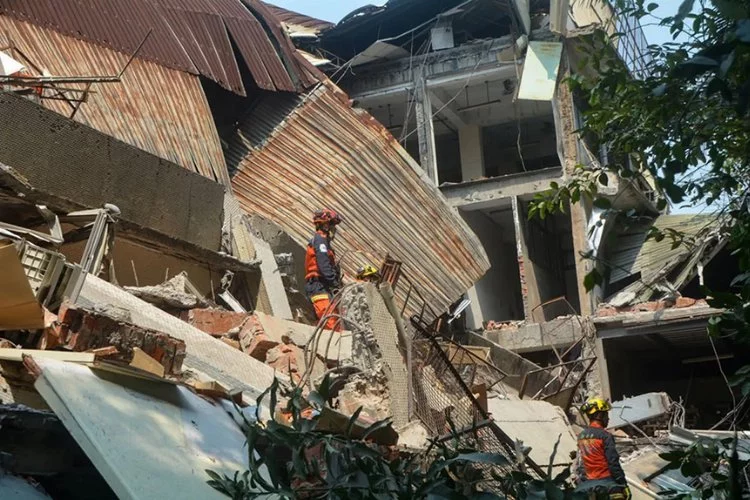 Tayvan'da 7,4 ve 6,4 büyüklüklerinde depremler
