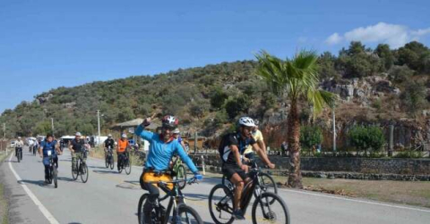 Bisikletçiler alternatif turizm için pedal çevirdi