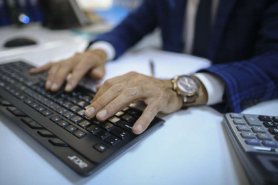 Türkiye'de 35 mevduat bankası, 16 kalkınma ve yatırım bankası, 6 katılım bankasında 185.000 kişi çalışıyor