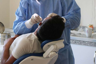 Dr. Öğr. Üyesi Meltem Çakır "Diş eti hastalıklarına dikkat" diyor