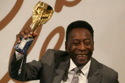 Futbol dünyası yasta! Pele 82 yaşında öldü