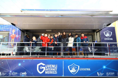 Güvenli İnternet Tırı Fevzi Özbey Ortaokulu öğrencileri ile buluştu