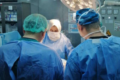 TCG Bayraktar gemisi hastaneye dönüştürüldü, ameliyatlar yapılıyor