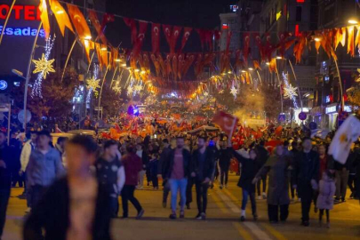 Erdoğan'ın seçim zaferi yurtiçinde ve yurtdışında kutlanıyor