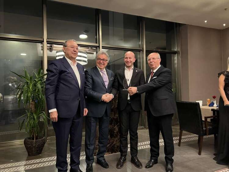 The Green Park-Pendik Oteline desteklerinden Dolayı Teşekkür Plaket Takdimi