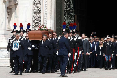 Eski İtalya Başbakanı Berlusconi, son yolculuğuna uğurlandı