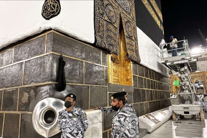 Kabe'nin örtüsü değiştirildi