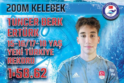 Milli yüzücü Tuncer Berk Ertürk, EYOF'ta altın madalya kazandı