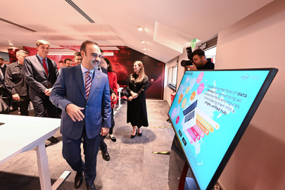Bakan Kacır "Dijital dönüşümü fırsat olarak görüyoruz"