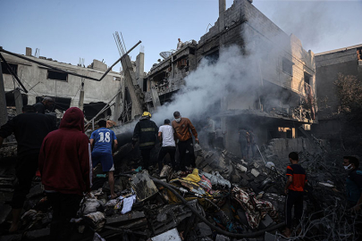 İsrail Gazze'yi insafsızca bombalamaya devam ediyor