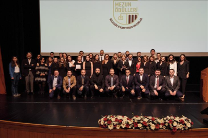 Koç Üniversitesi 30. yılında başarılı mezunlarını ödüllendirdi