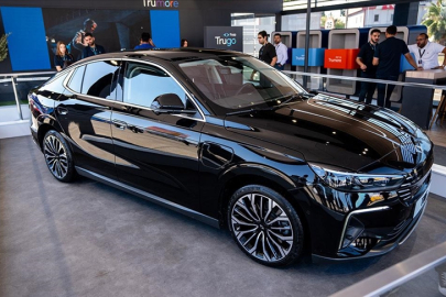 Togg'un ilk sedan modeli T10F, TEKNOFEST Adana'da