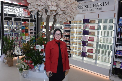 Büşra Sırakaya Eczanesi ve Kişisel Bakım Merkezi Lotus'ta hizmete girdi