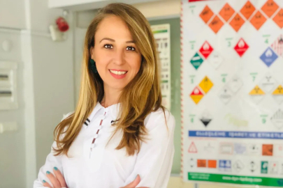Simge Kaya, Mesleki Eğitim Kurumları Derneğini kurdu