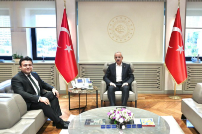 Bakan Uraloğlu, TikTok'tan çocuk ve gençlere yönelik hassasiyet istedi