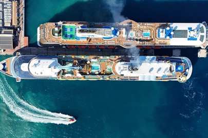 Kuşadası'na 3 kruvaziyerle 8 bin 560 turist geldi