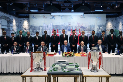 Cumhurbaşkanı Erdoğan, Galatasaray futbol takımını kabul etti