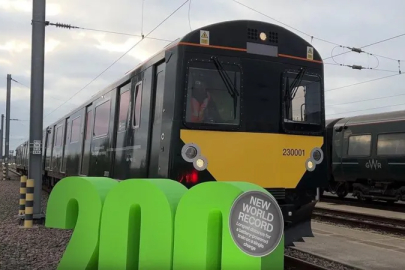 İngiltere'de batarya ile çalışan elektrikli tren mesafe rekoru kırdı