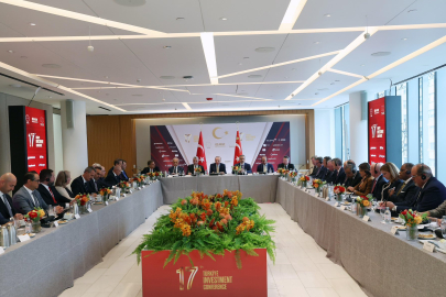 Cumhurbaşkanı Erdoğan, Türkevinde yatırımcılarla bir araya geldi