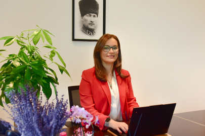 Özge Şahin'e Zorlu Alışveriş Merkezinde GMY görevi