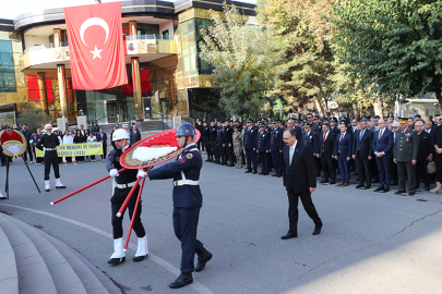 Türkiye Cumhuriyeti'nin kurucusu Atatürk, tüm yurtta anılıyor