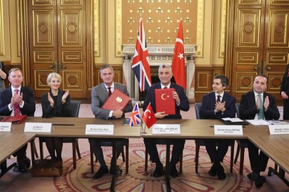Türkiye ve İngiltere arasında ticaret anlaşmaları imzalandı