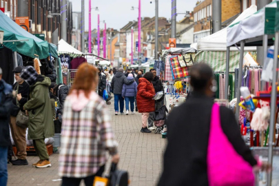 İngiltere'de perakende satışlar Şubat'ta geriledi