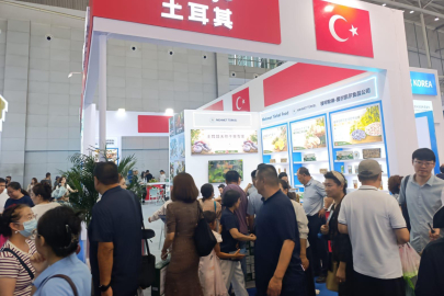 Çinliler Türk stantlarına akın etti