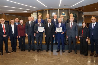 TBB'de Yönetim Kurulu Üyeliği sona eren bankacılara plaket