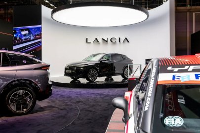 Lancia'nın yeni amiral gemisi araçlar Paris Otomobil Fuarı’nda