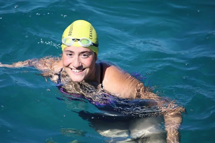 Aysu Türkoğlu, 16,5 saat yüzerek Manş Denizi'ni geçti