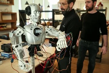 Adem Aksu, robotuna yapay zekayla yeni beceriler kazandıracak
